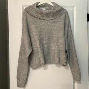 Hollister Wide neck/off shoulder cropped sweater